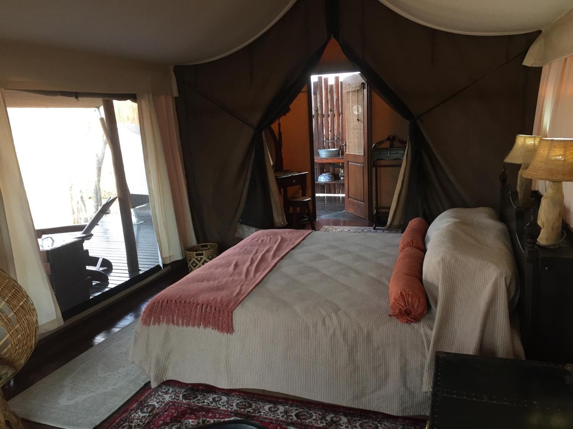 Out In Africa Wildlife Lodge Hammanskraal Eksteriør bilde